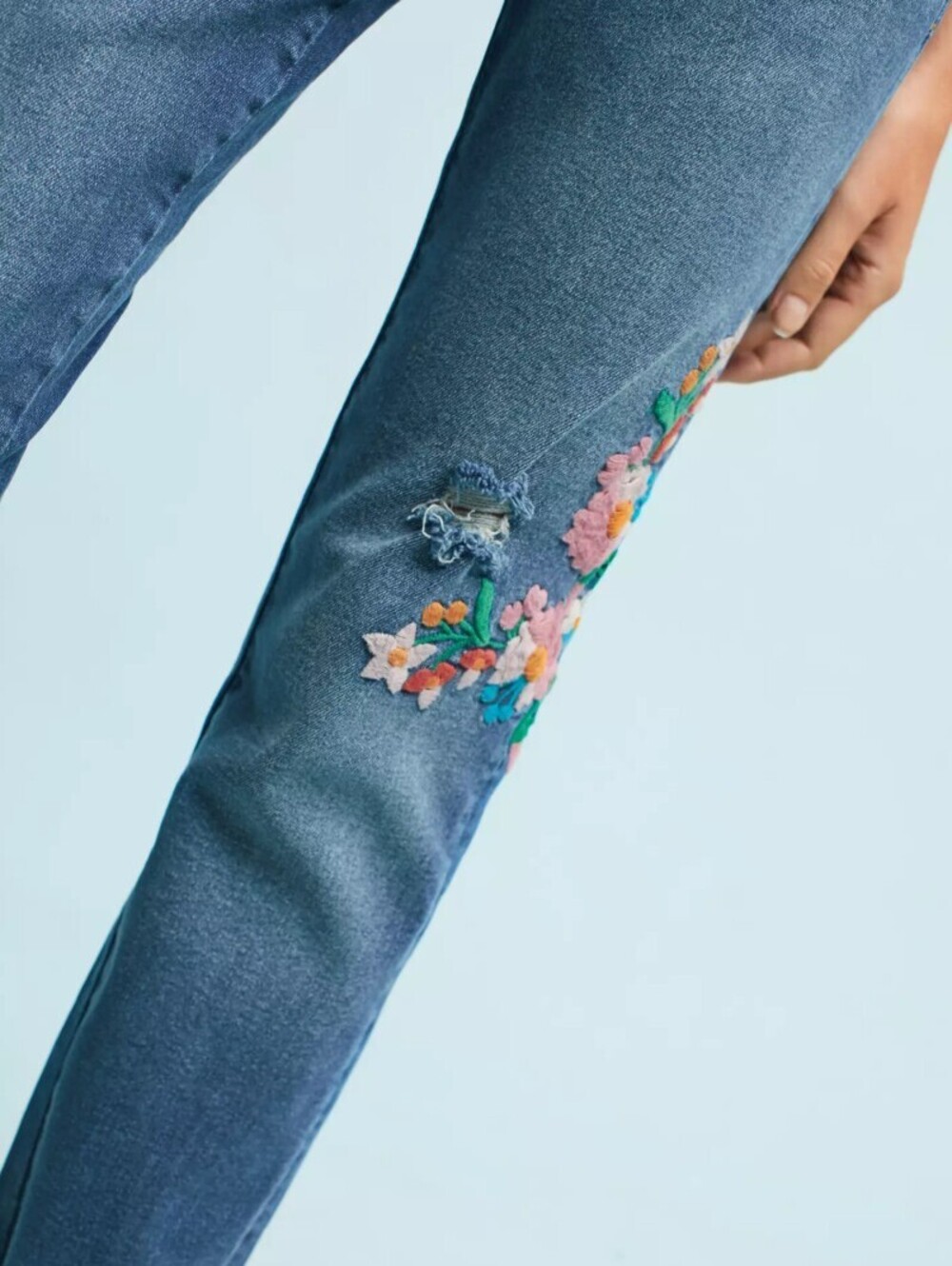 Pilcro by Anthropologie Embroidered Mid-Rise Slim Boyfriend Jean - Size - 28 - Picture 3 of 13